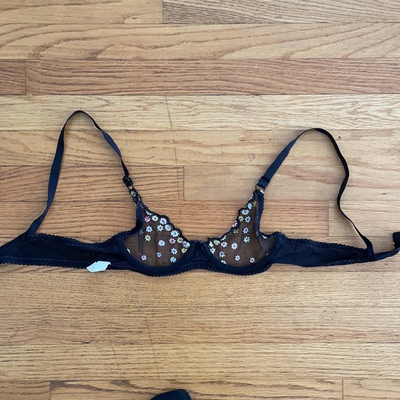 Small black sheer floral print bra - Picture 4 of 4